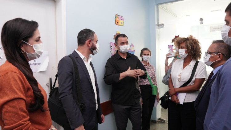 visita reuniao construcao hospital universitario 19 750x424